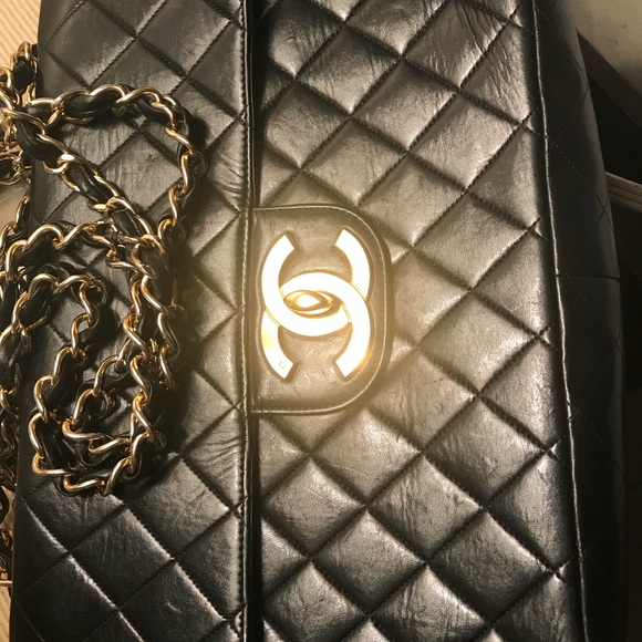 (SOLD)CHANEL authentic handbag - Picture 2 of 8